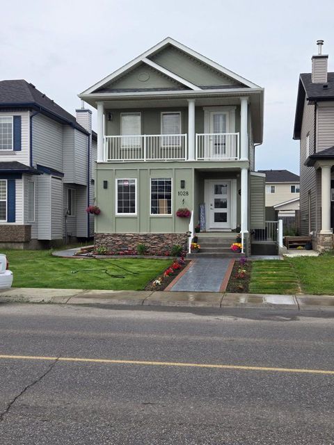 1028 TARADALE Drive NE Calgary AB T3J 0B2