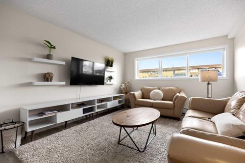 Photo of 101 Big Hill Way SE #215, Airdrie, AB T4A 1Z7 (MLS # A2300921)