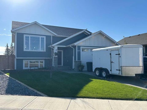 Photo of 805 Sunset Place, Picture Butte, AB T0K 1V0 (MLS # A2353653)