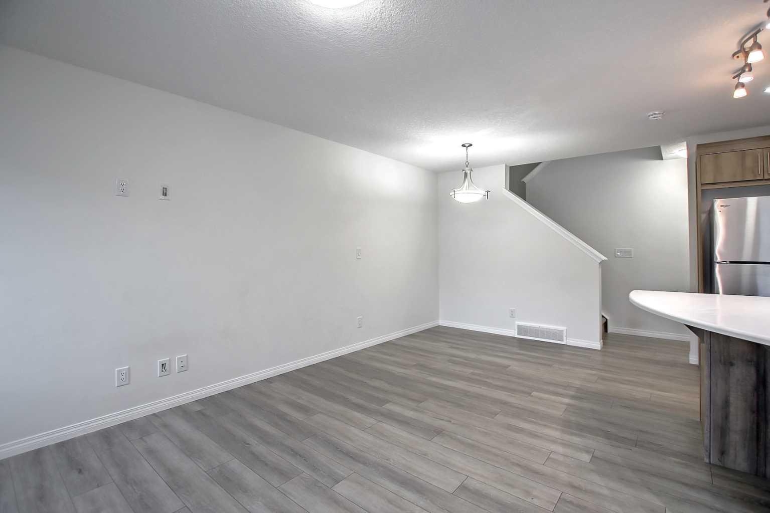 39 Yorkville Boulevard SW