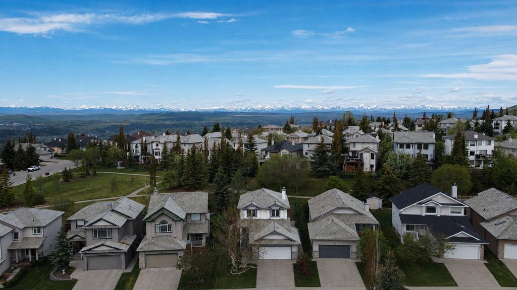Photo of 124 Gleneagles Terrace, Cochrane, AB T4C 1W6 (MLS # A2314525)