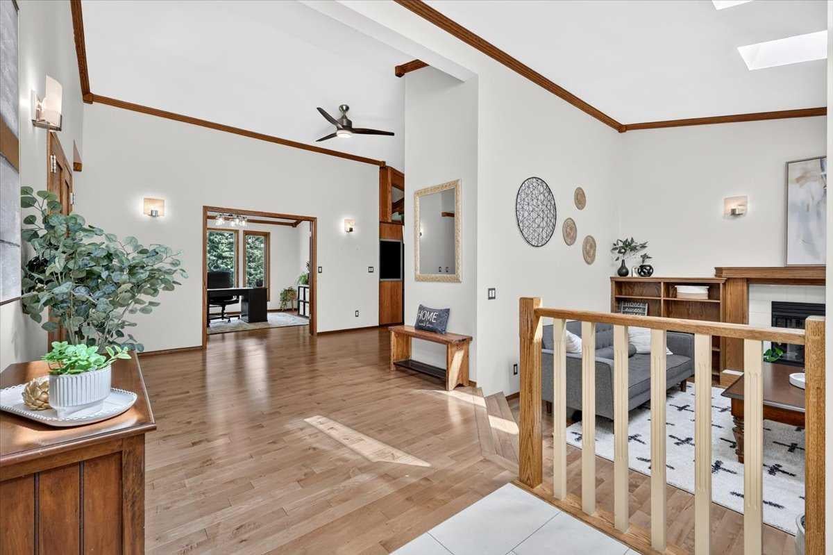 348 Wild Rose Close