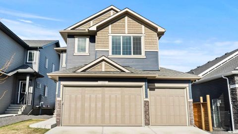 152 Threepoint Cove Okotoks AB T1S 5S4