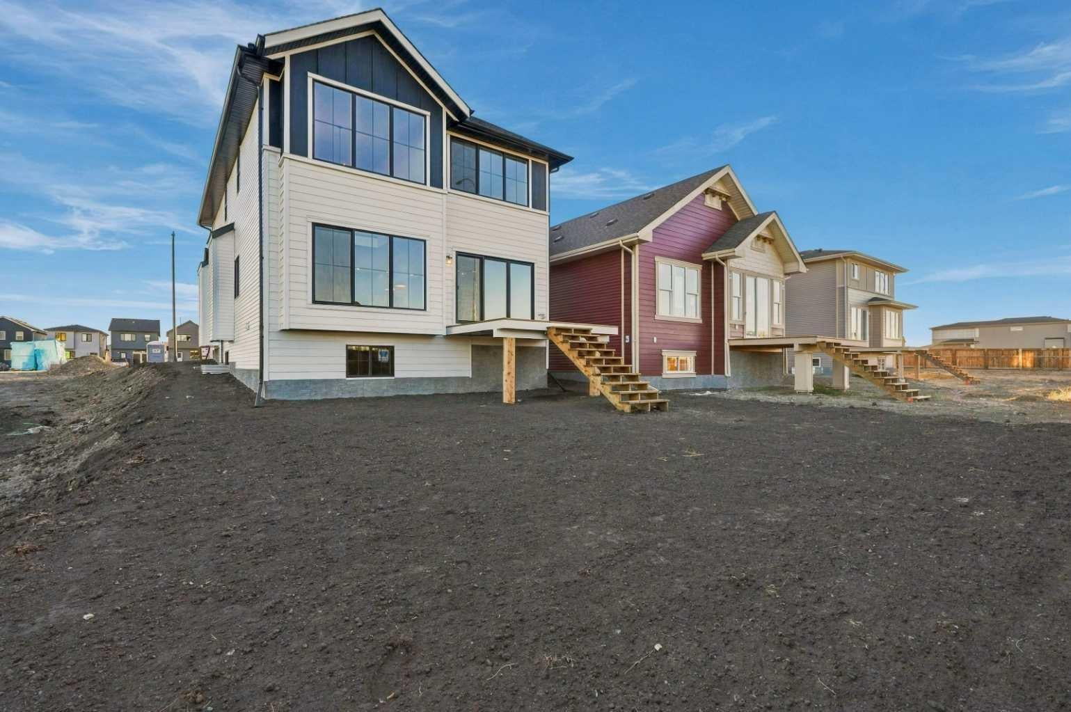 192 Buffaloberry Manor SE