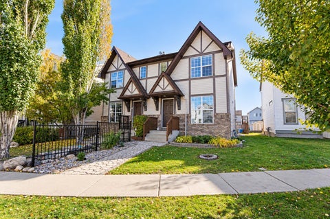 Photo of 29 Elgin Mews SE, Calgary, AB T2Z 4J9 (MLS # A2351535)