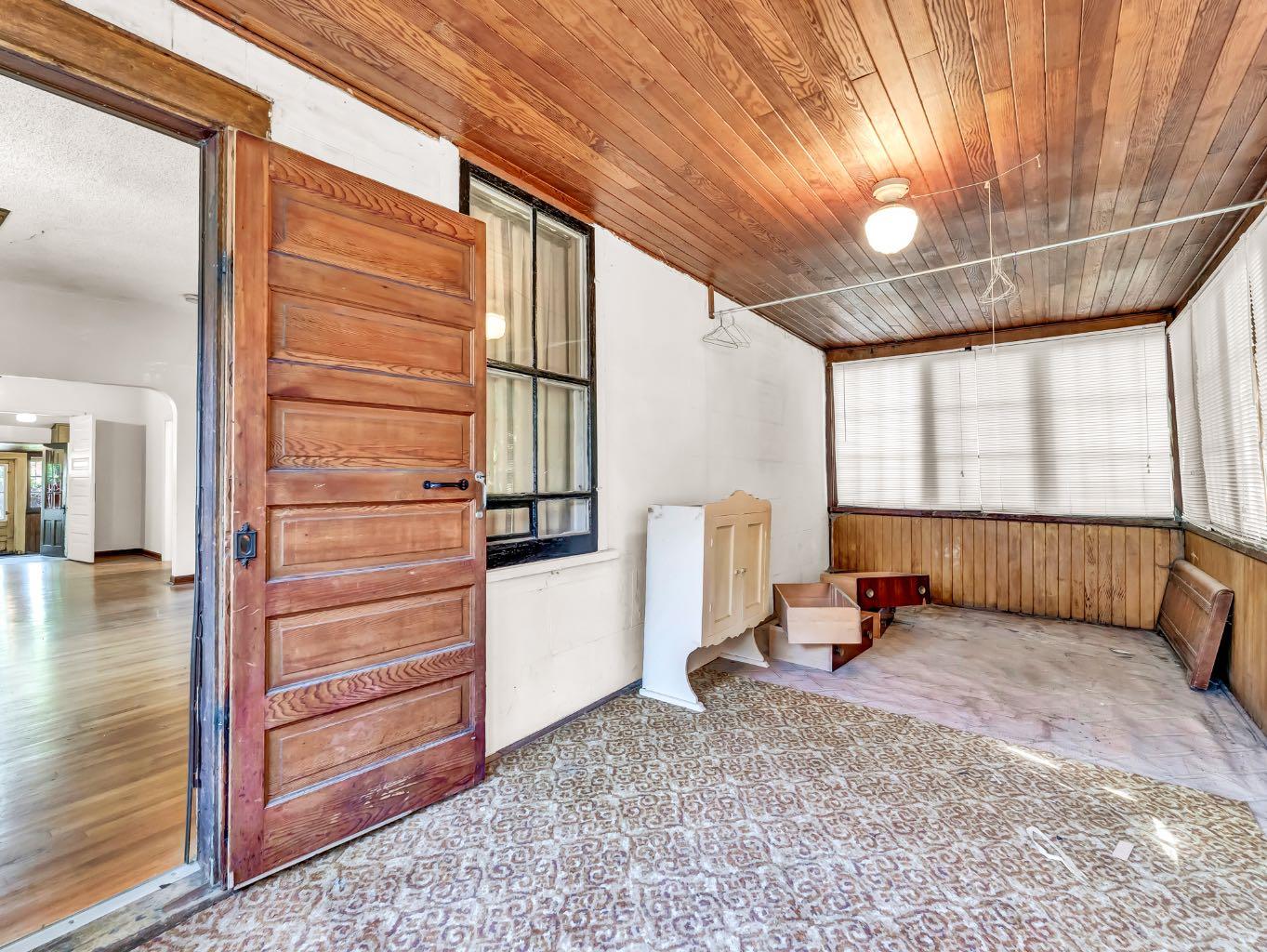 1054 Yuill Street SE