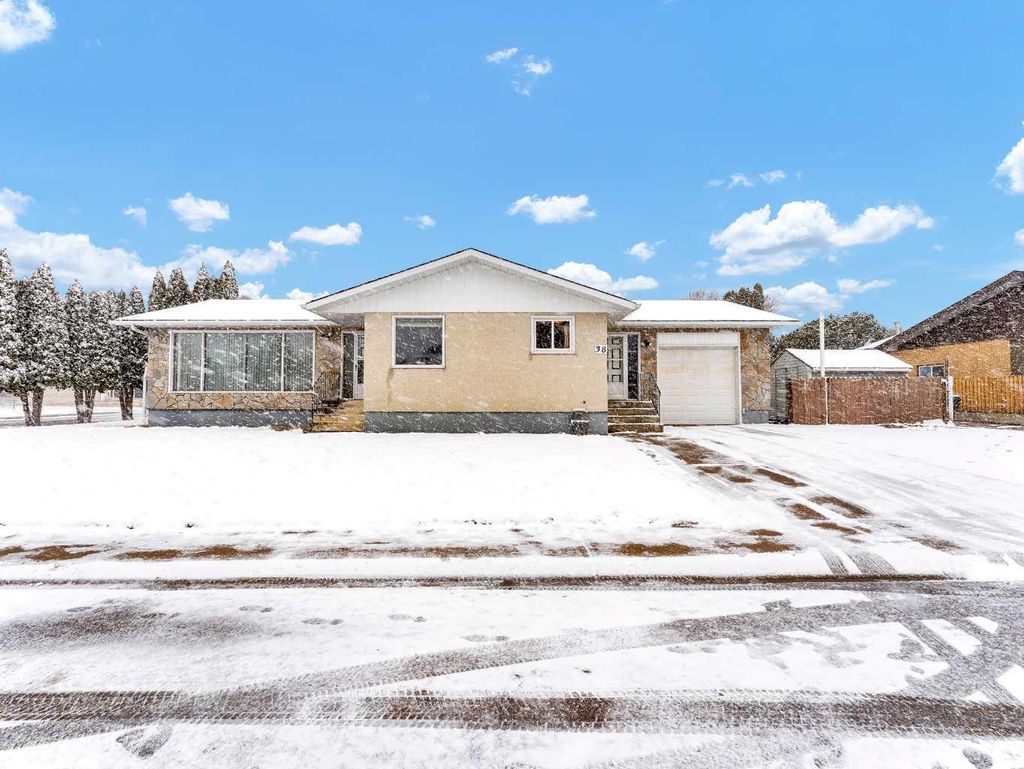 Photo of 38 Markwick Drive SE, Medicine Hat, AB T1A 7V6 (MLS # A2292322)