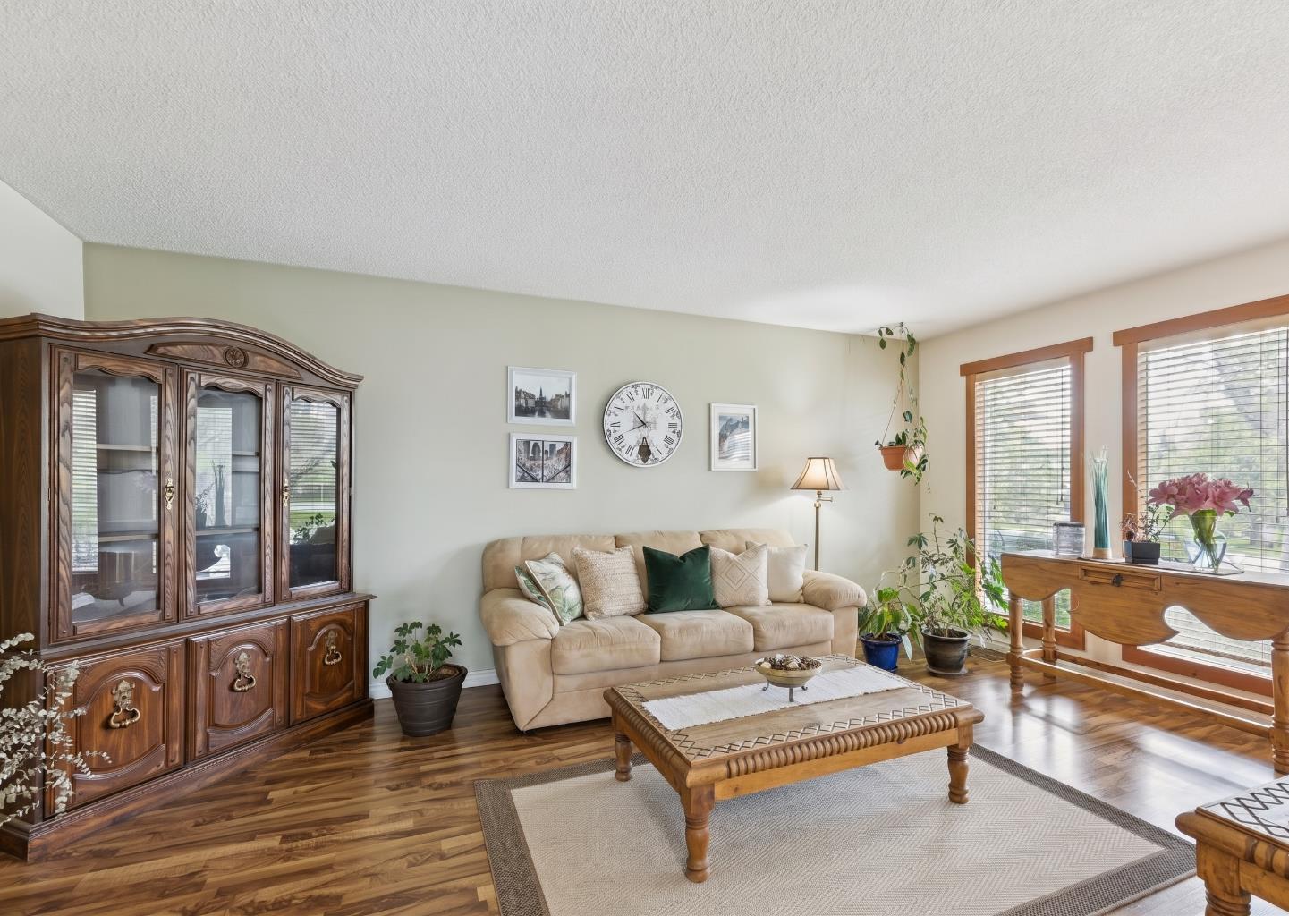 323 Ranchview Place NW