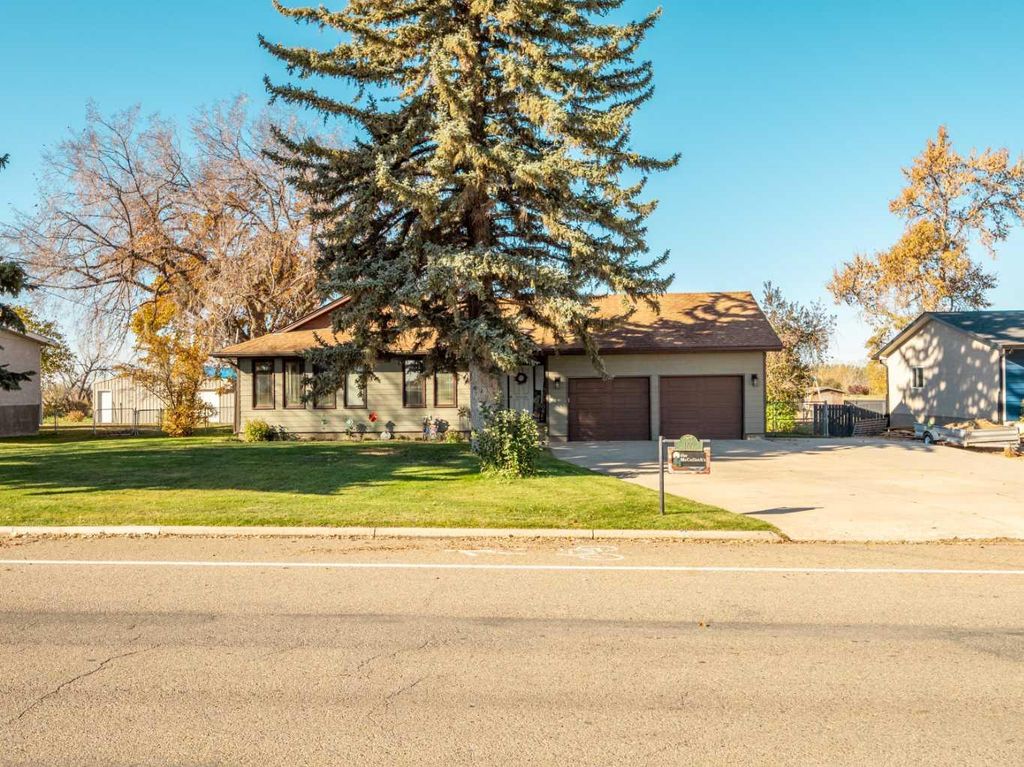 Photo of 1100 Heritage Road Rd, Barnwell, AB T0K 0B0 (MLS # A2265333)