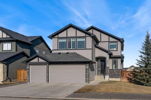 Photo of 140 Rainbow Falls Heath, Chestermere, AB T1X 0S7 (MLS # A2299687)