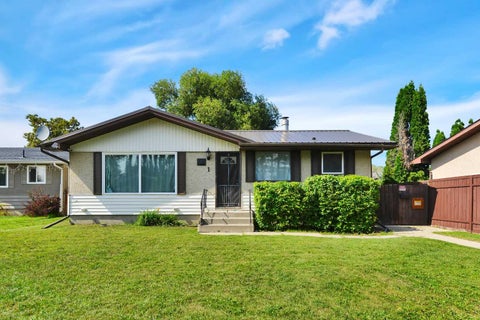 Photo of 1 Forest Close, Red Deer, AB T4N 4Z7 (MLS # A2338842)