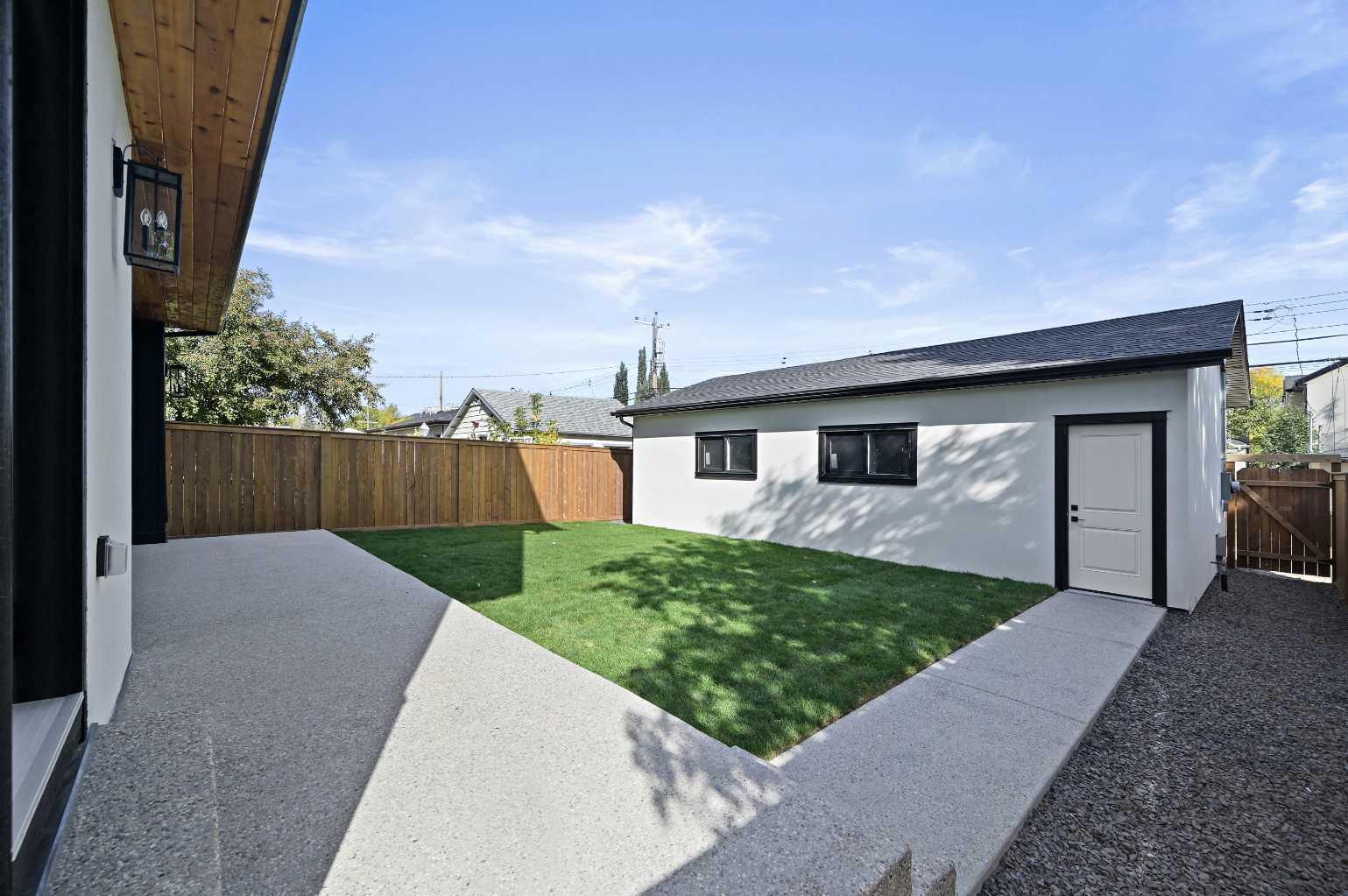 2224 25 Street SW
