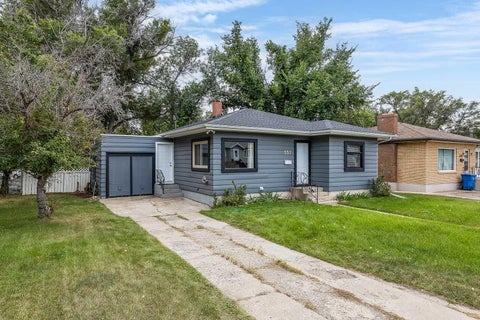 Photo of 337 4 Street SW, Medicine Hat, AB T1A 4E7 (MLS # A2353487)