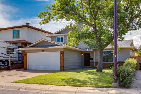 Photo of 24 Berkley Place NW, Calgary, AB T3K 1A7 (MLS # A2261943) Photo of 24 Berkley Place NW, Calgary, AB T3K 1A7 (MLS # A2261943)