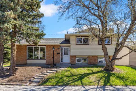 Photo of 221 Madeira Crescent NE, Calgary, AB T2A 4N3 (MLS # A2308131)