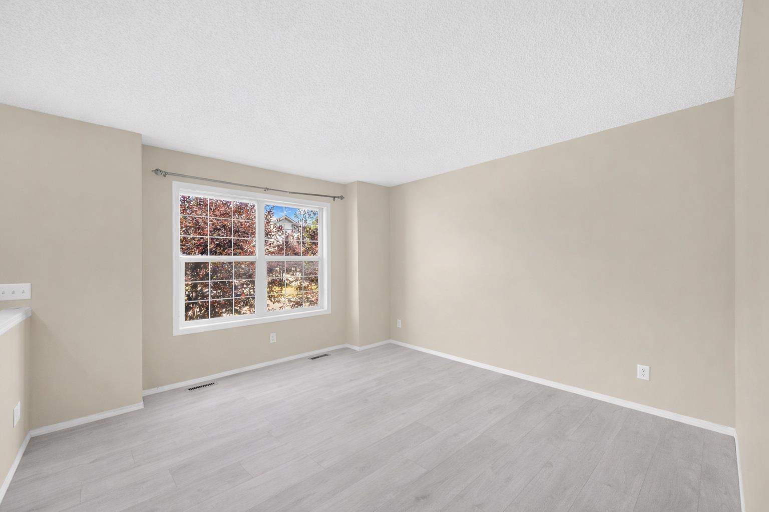 5 Saddlebrook Common NE