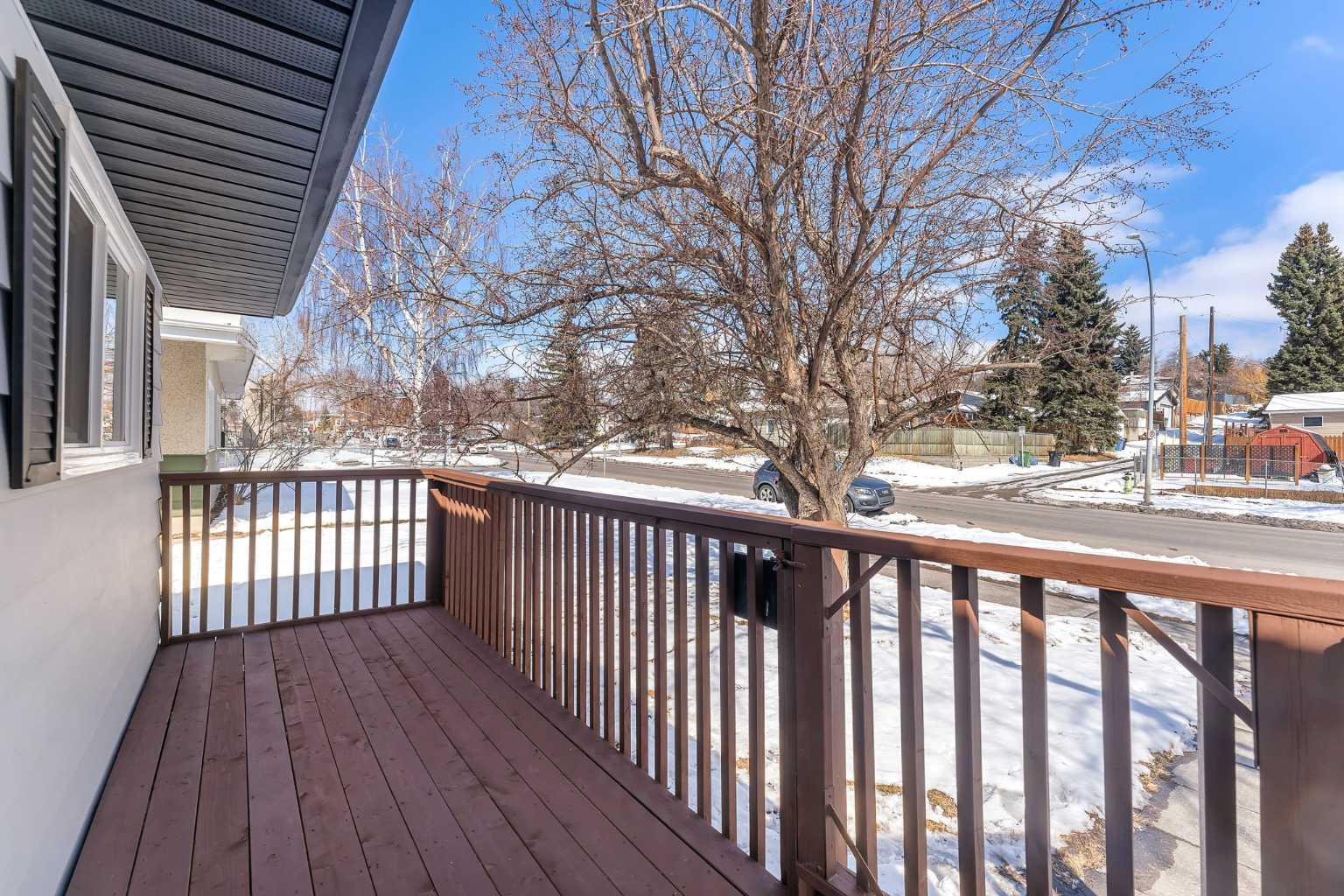 853 Northmount Drive NW