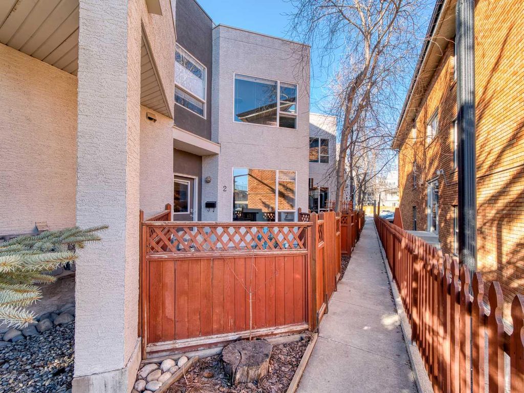 Photo of 2040 35 Avenue SW #2, Calgary, AB T2T 2E1 (MLS # A2287318)