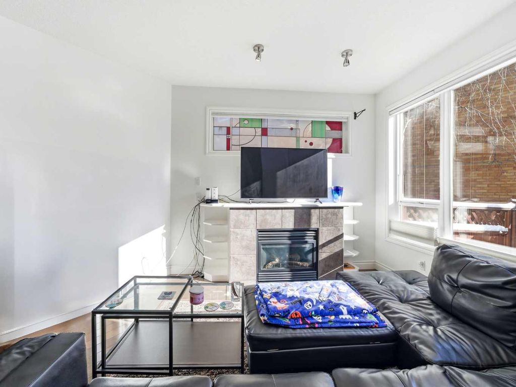 Photo of 2040 35 Avenue SW #2, Calgary, AB T2T 2E1 (MLS # A2287318)