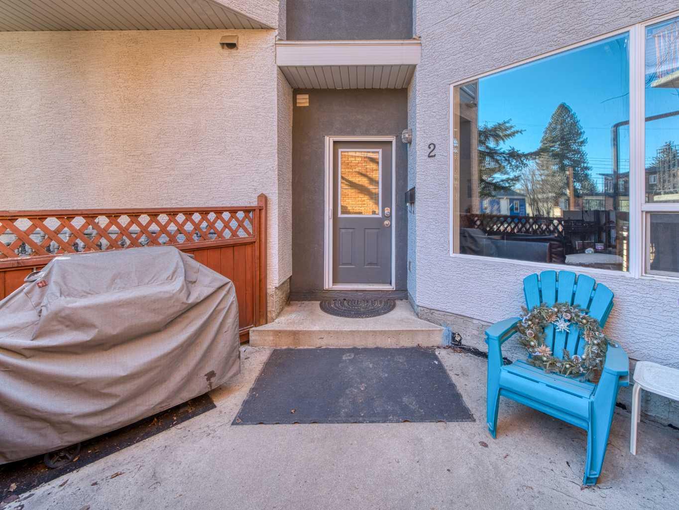 2040 35 Avenue SW 2