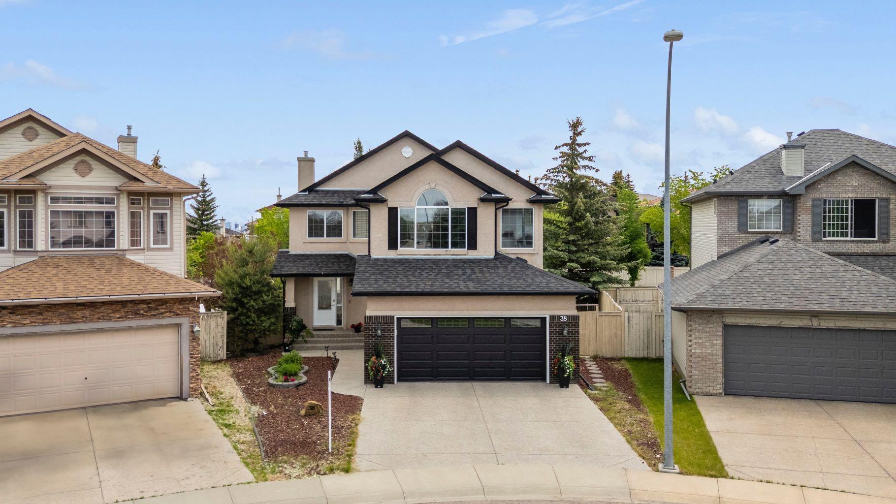 38 Simcoe Crescent SW