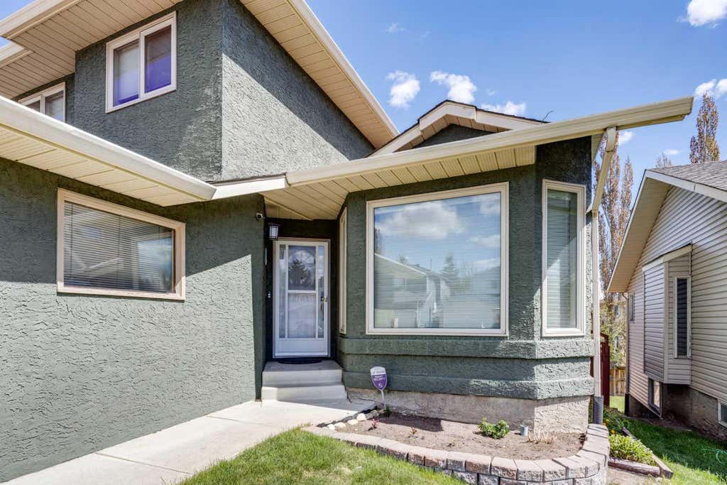 Photo of 20 MacEwan Ridge View NW, Calgary, AB T3K 3W2 (MLS # A2293329)
