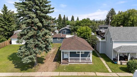 Photo of 4925 54 Street, Killam, AB T0B 2L0 (MLS # A2325552)