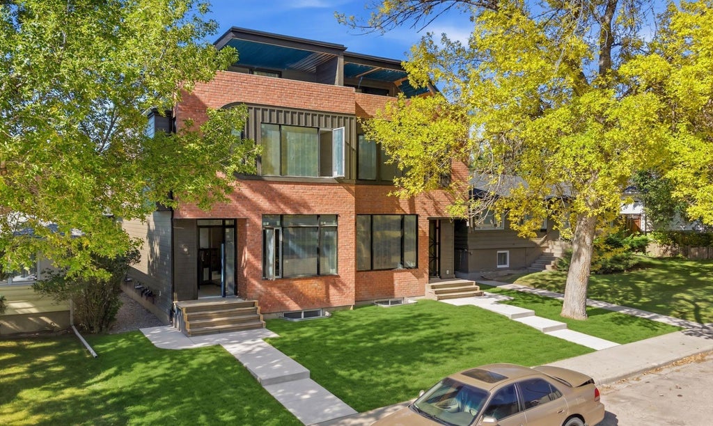 Photo of 907 35A Street NW, Calgary, AB T2N 3A5 (MLS # A2346283)