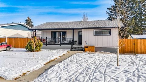 92 2A Street High River AB T1V 1G6