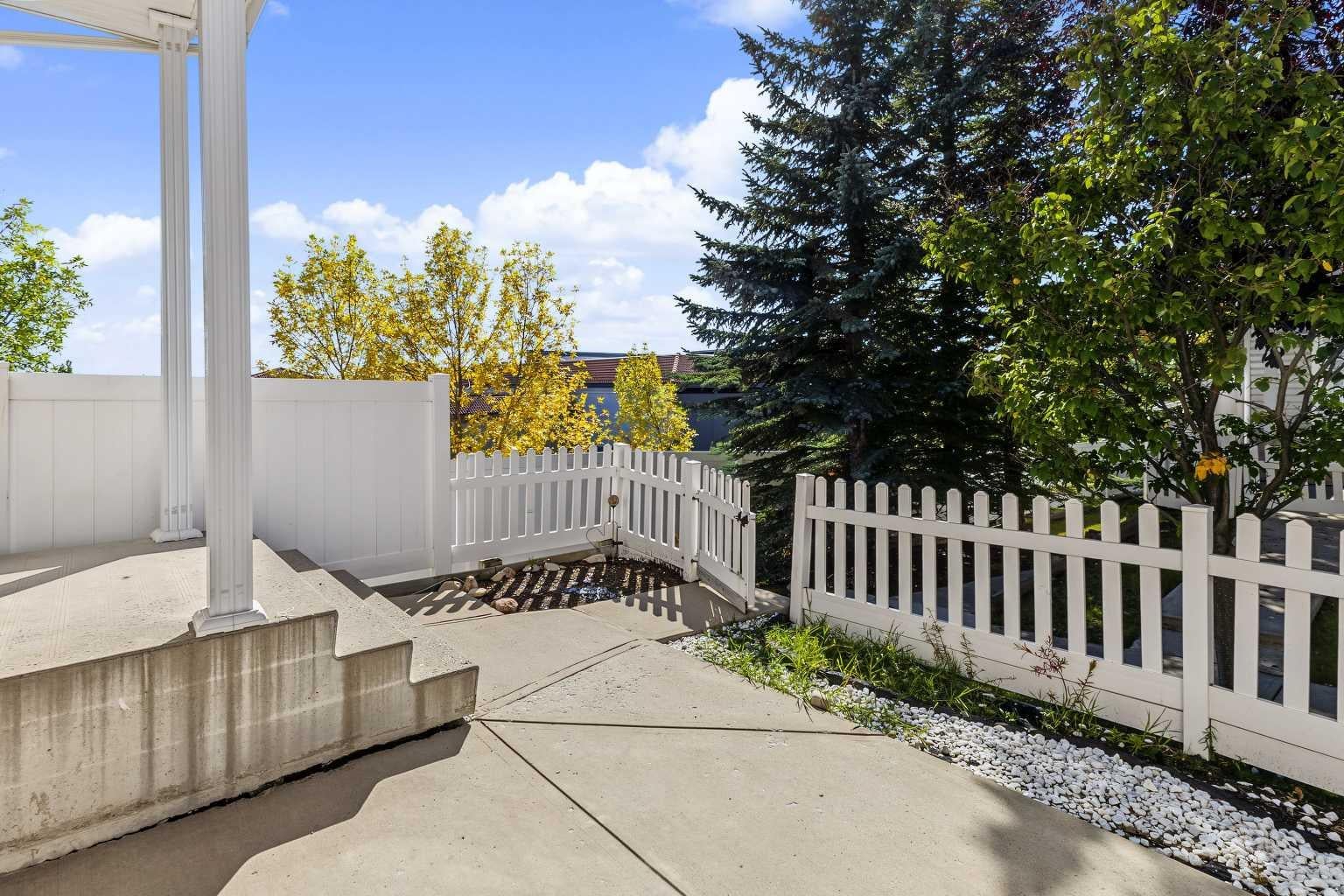 10 Tuscany Court NW