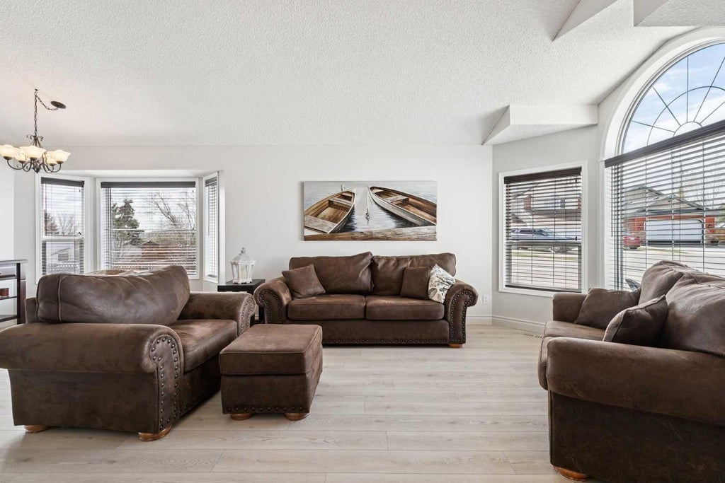 Photo of 438 Sheep River Point, Okotoks, AB T1S 1S3 (MLS # A2336549)