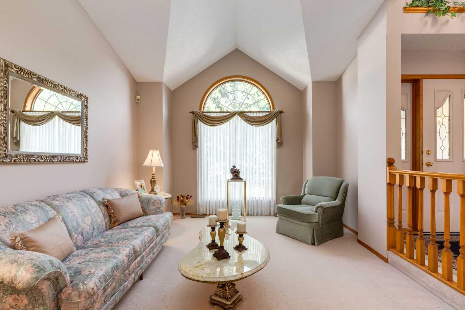 180 Edgevalley Circle NW