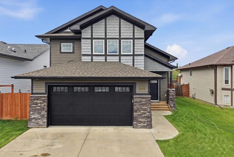 Photo of 182 Robinson Avenue, Penhold, AB T0M 1R0 (MLS # A2310865)