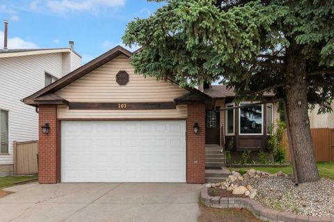 Photo of 203 Edgepark Boulevard NW, Calgary, AB T3A 4E4 (MLS # A2322081)