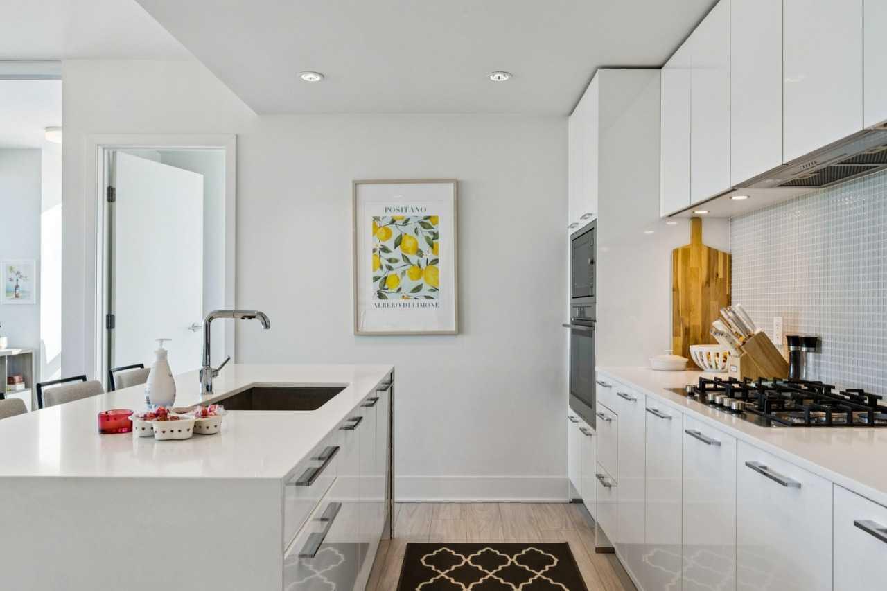 901 10 Avenue SW 2006