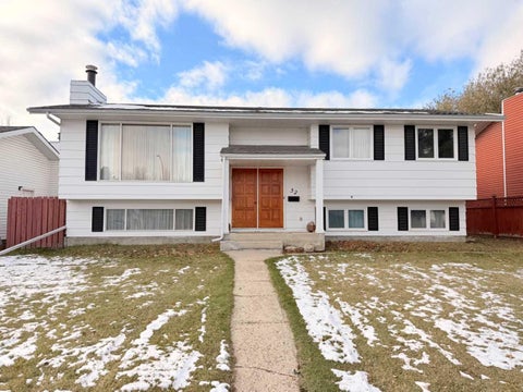 Photo of 32 Asmundsen Avenue, Red Deer, AB T4R 1E9 (MLS # A2355504)
