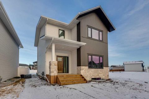 Photo of 36 Memorial Parkway, Rural Red Deer County, AB T4E 3B7 (MLS # A2255569)