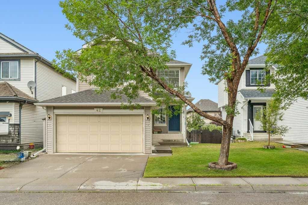 Photo of 42 Douglas Glen Circle SE, Calgary, AB T2Z 3T3 (MLS # A2336518)
