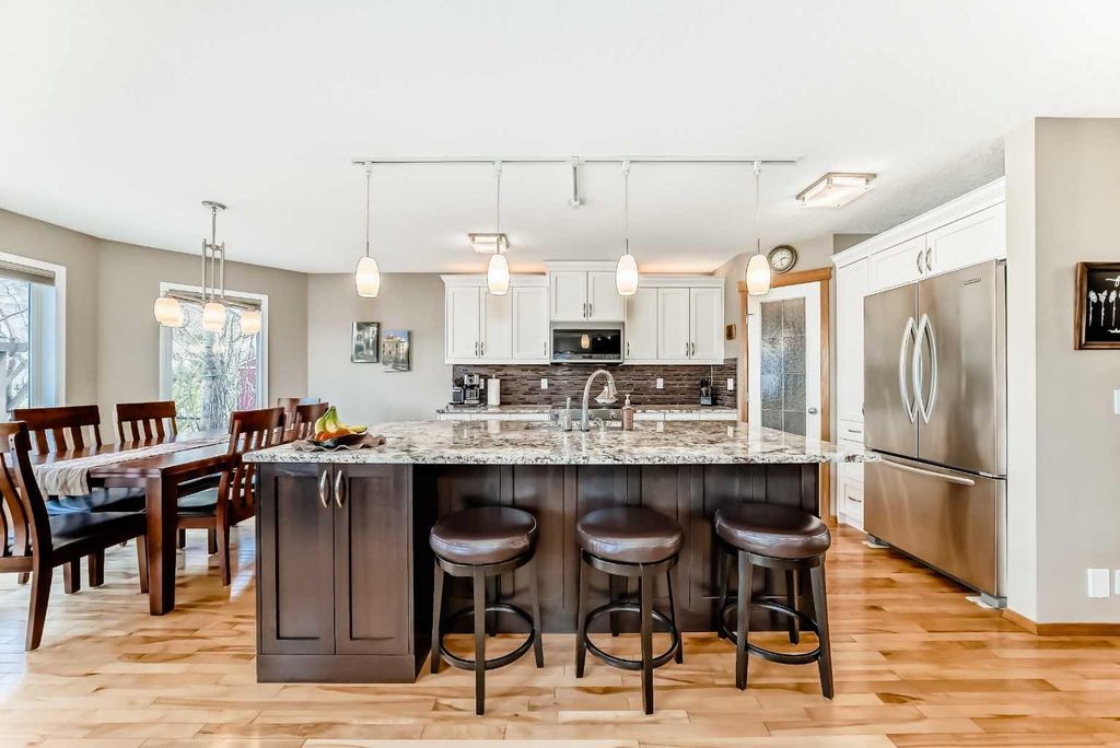 Photo of 32 Shawbrooke Park SW, Calgary, AB T2Y 4L8 (MLS # A2305410)