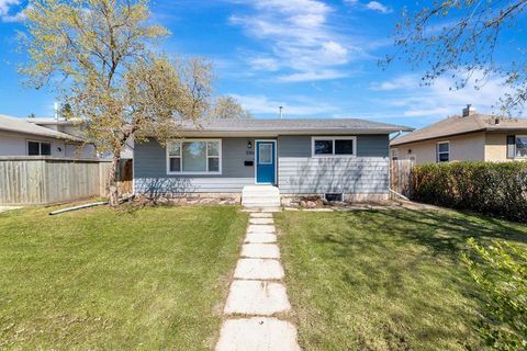 Photo of 5104 54A Street, Lloydminster, AB T9V 0S5 (MLS # A2313457)