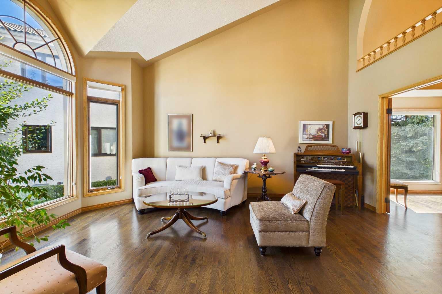 220 Varsity Estates Terrace NW