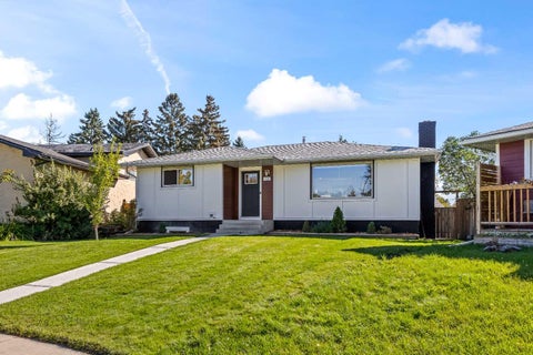 Photo of 128 Doverthorn Bay SE, Calgary, AB T2B 2G3 (MLS # A2346550)