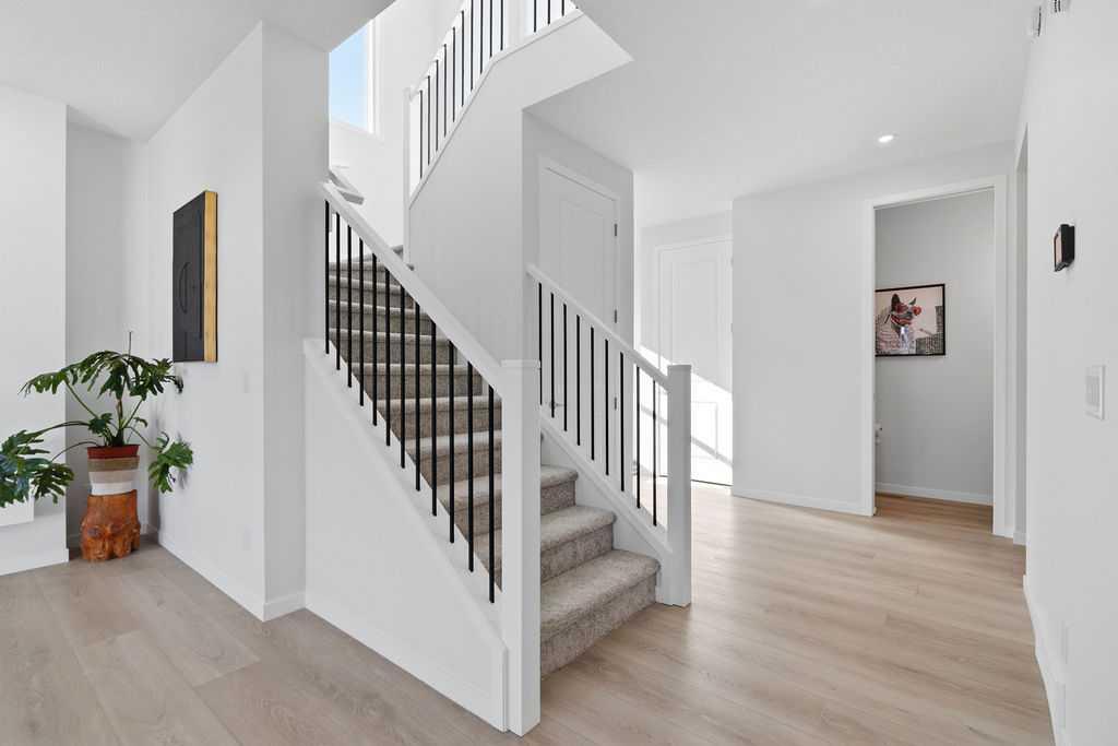 259 Marnot Grove NW