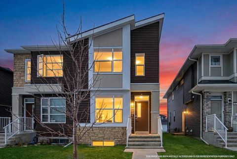 Photo of 168 Corner meadows Way NE, Calgary, AB T3N 1Y4 (MLS # A2302719)