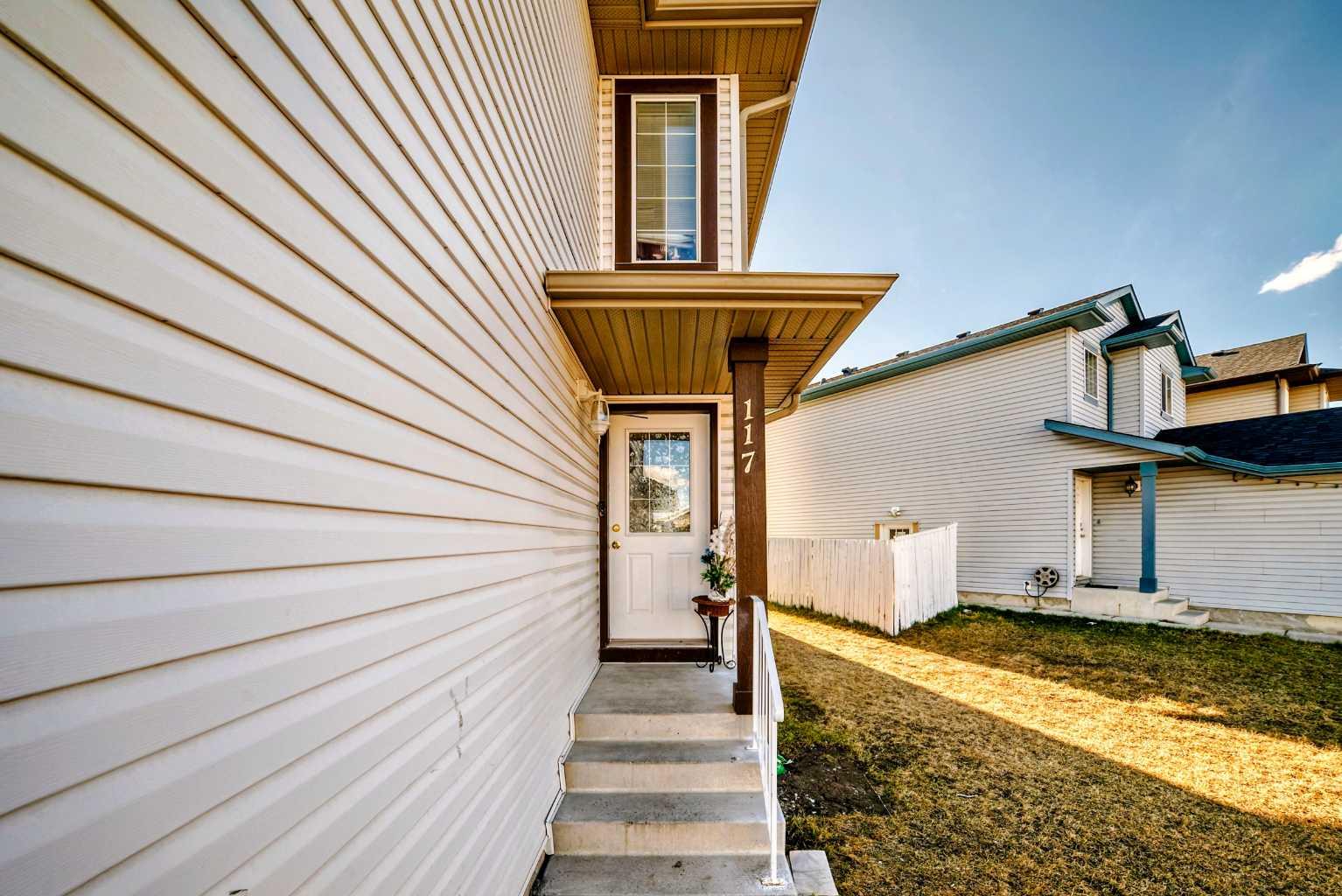 117 Taracove Crescent NE