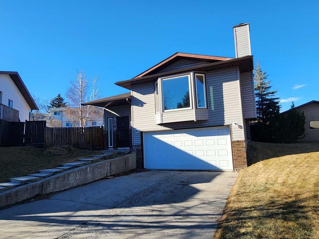 Photo of 48 Bermondsey Court NW, Calgary, AB T3K 1V7 (MLS # A2287982)
