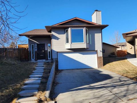 48 Bermondsey Court NW Calgary AB T3K 1V7