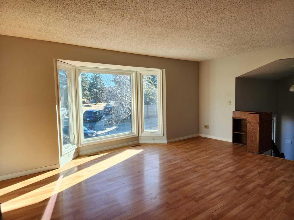 Photo of 48 Bermondsey Court NW, Calgary, AB T3K 1V7 (MLS # A2287982)