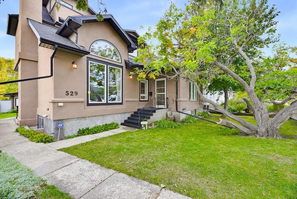 Photo of 529 18 Avenue NW, Calgary, AB T2N 0T7 (MLS # A2349882)
