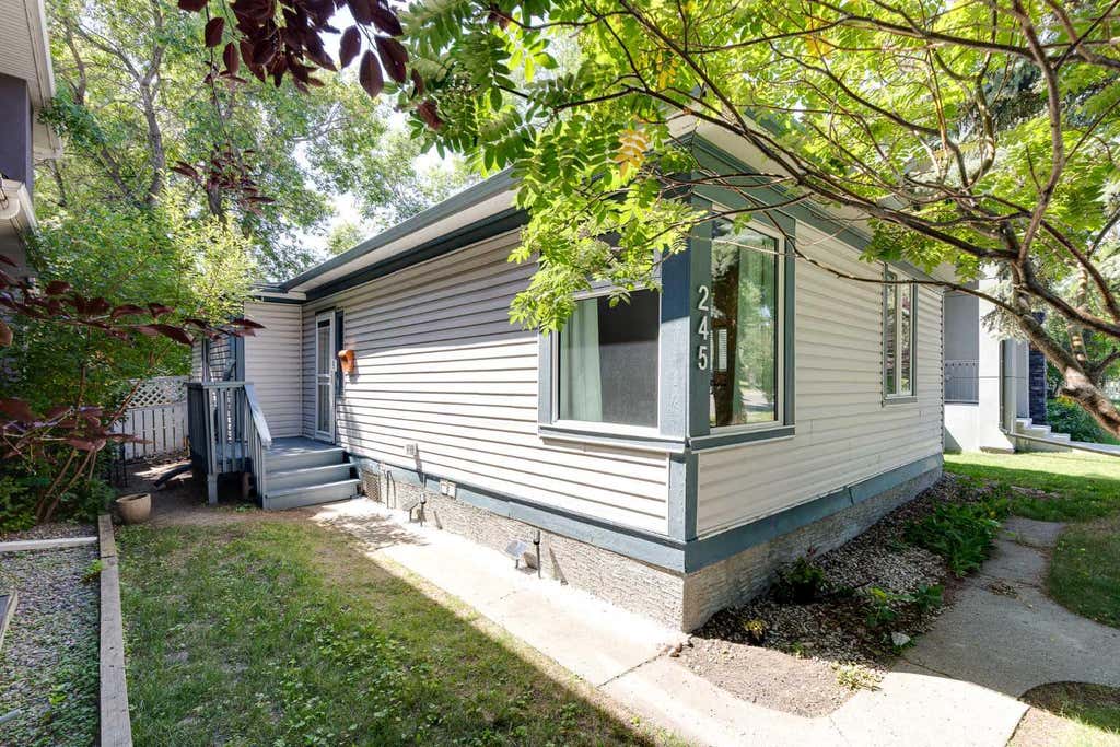 Photo of 245 21 Avenue NW, Calgary, AB T2M 1J4 (MLS # A2316930)